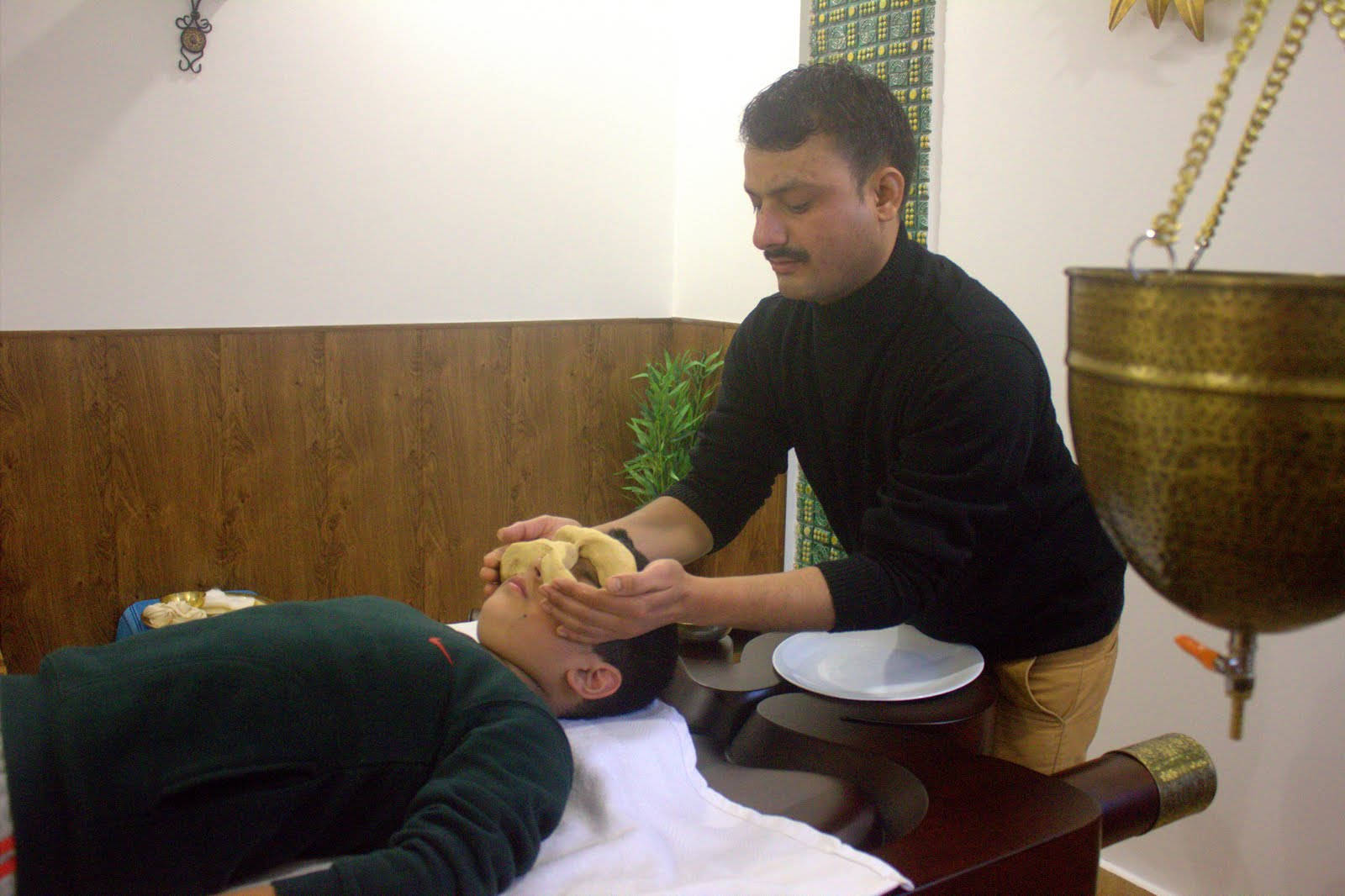 Ayurveda Panchakarma Western Spa Massage Therapist 